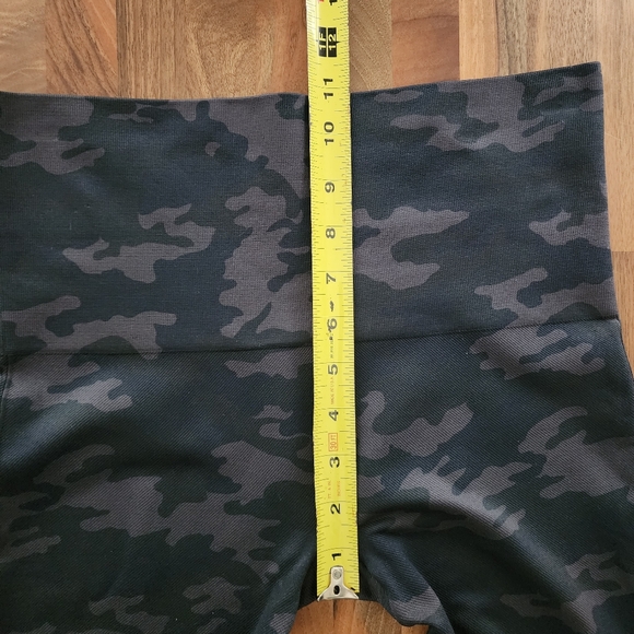 SPANX Look at Me Now High Waist Black‎ Camo Leggings Size Large - Picture 8 of 10